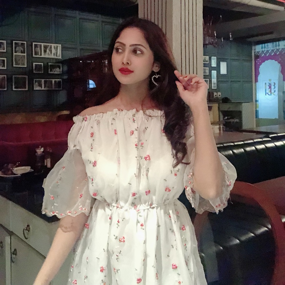 White organza dress - Picture 3 of 7